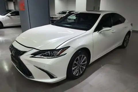 Lexus ES 2020