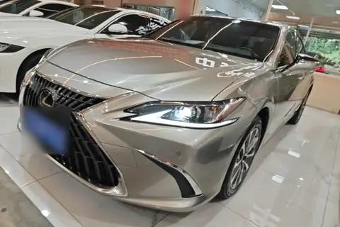 Lexus ES 2022