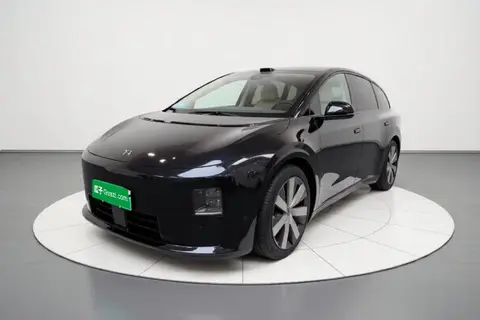 Li i8 2025
