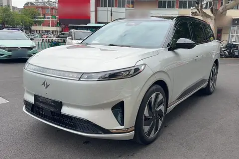 Dongfeng eπ 008 2024