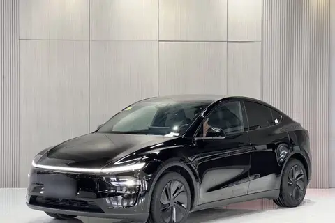 Tesla Model Y 2025