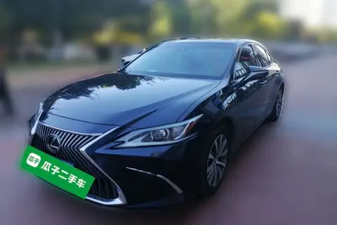 Lexus ES 2019