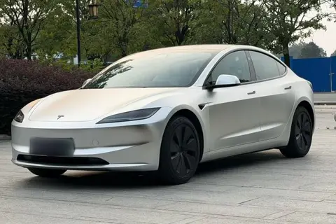 Tesla Model 3 2025