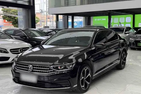 Volkswagen Magotan 2025