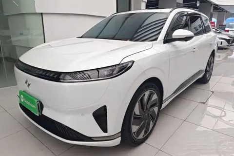 Dongfeng eπ 008 2024