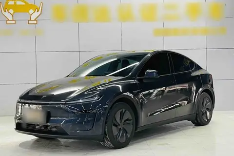 Tesla Model Y 2025