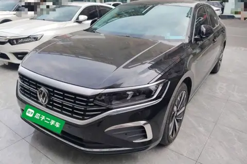Volkswagen Passat 2025
