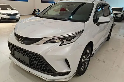Toyota Granvia 2024