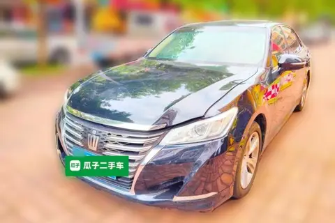 Toyota Crown 2015