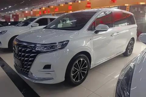Roewe iMAX8 2023