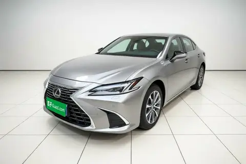 Lexus ES 2025