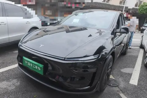 Tesla Model Y 2025