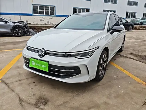 Volkswagen Golf 2025