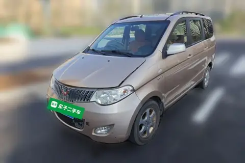 Wuling Hongguang 2014
