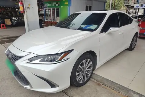 Lexus ES 2021