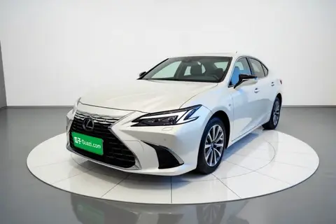Lexus ES 2025