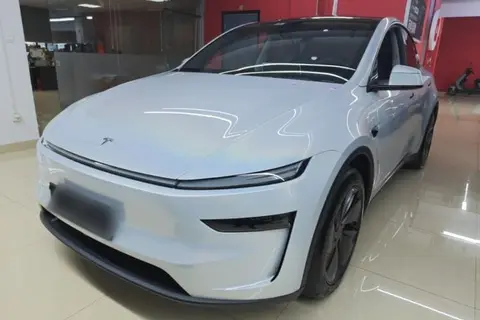 Tesla Model Y 2025