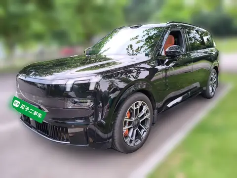Lynk & Co 900 2025