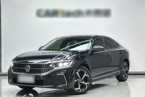 Volkswagen Passat 2025