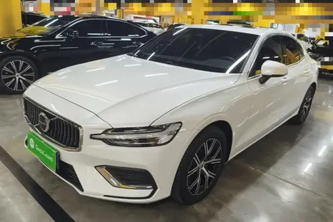 Volvo S60 2025