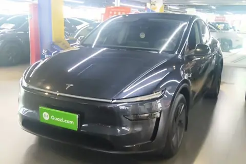 Tesla Model Y 2025