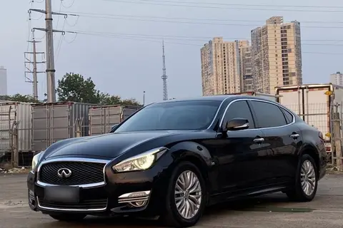 Infiniti Q70 2016