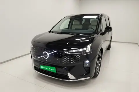 Volvo EM90 2024