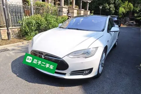 Tesla Model S 2014