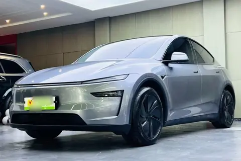 Tesla Model Y 2025