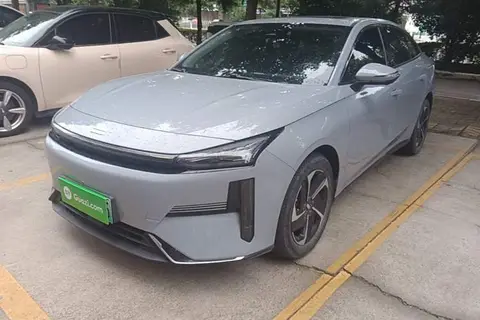 Geely L6 2024