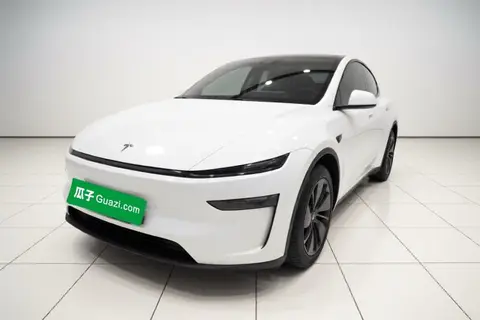 Tesla Model Y 2025