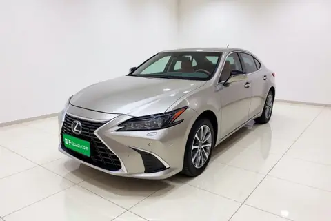 Lexus ES 2025