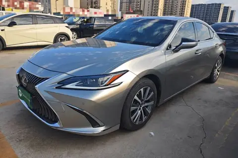 Lexus ES 2021