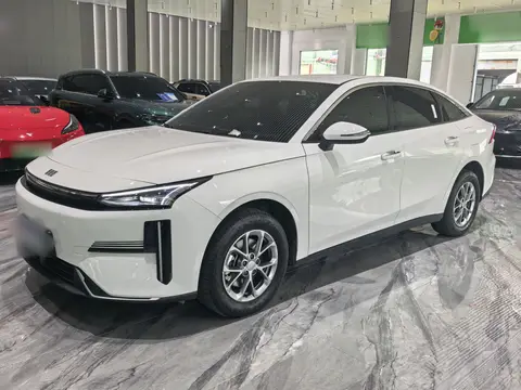 Geely L6 2025