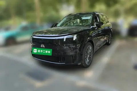 Lynk & Co 900 2025