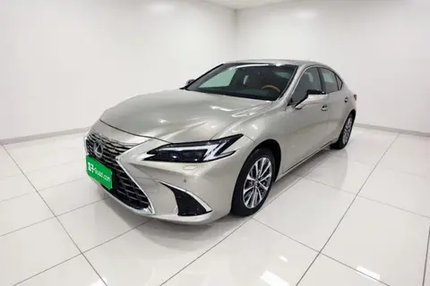 Lexus ES 2025