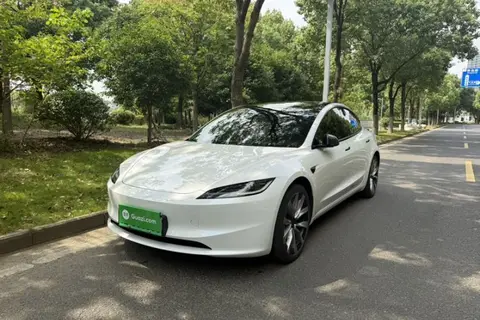 Tesla Model 3 2025