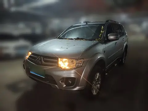 Mitsubishi Pajero Sport 2014