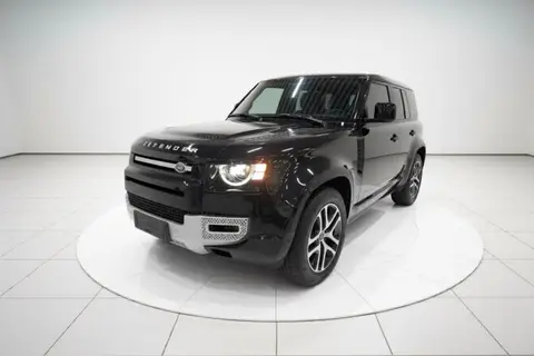 Land Rover Defender 2024
