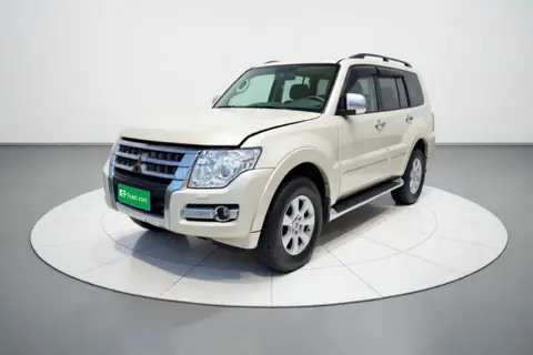 Mitsubishi Pajero 2016