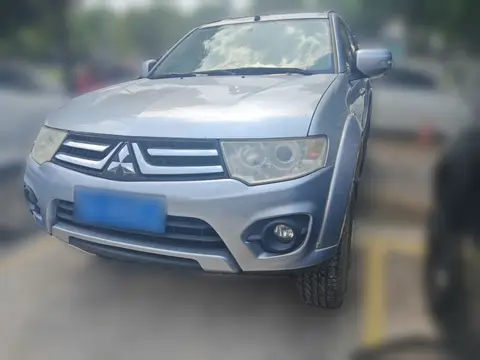 Mitsubishi Pajero Sport 2013