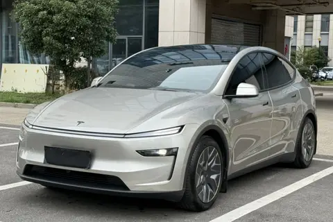 Tesla Model Y L 2025