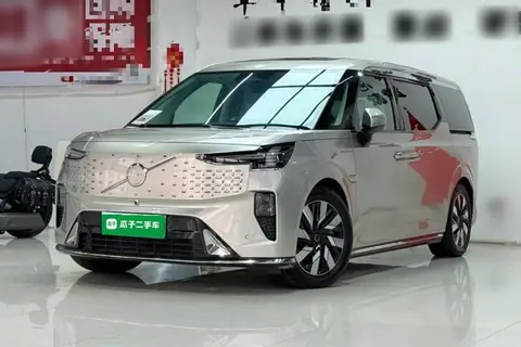 Volvo EM90 2024