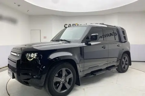 Land Rover Defender 2023