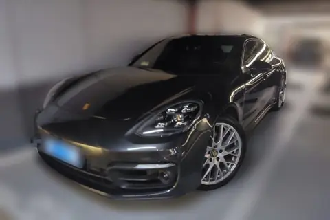 Porsche Panamera 2021