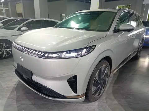 Dongfeng eπ 008 2024