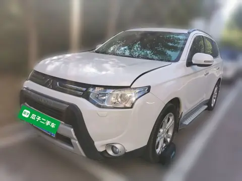 Mitsubishi Outlander 2013