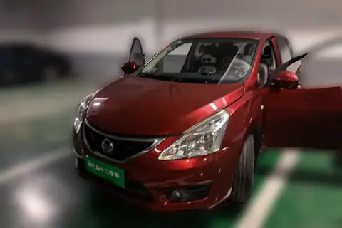 Nissan Tiida 2015