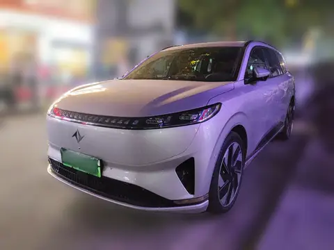 Dongfeng eπ 008 2025