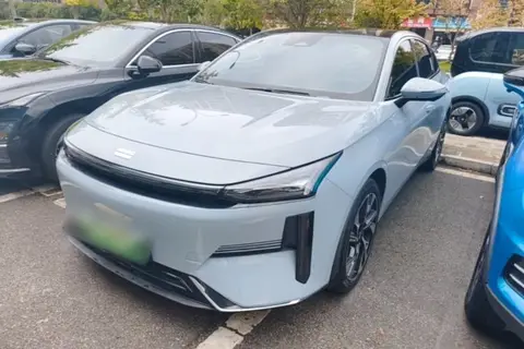 Geely L6 2023
